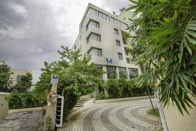 פונה Hotel Mint Montvert Baner מראה חיצוני תמונה